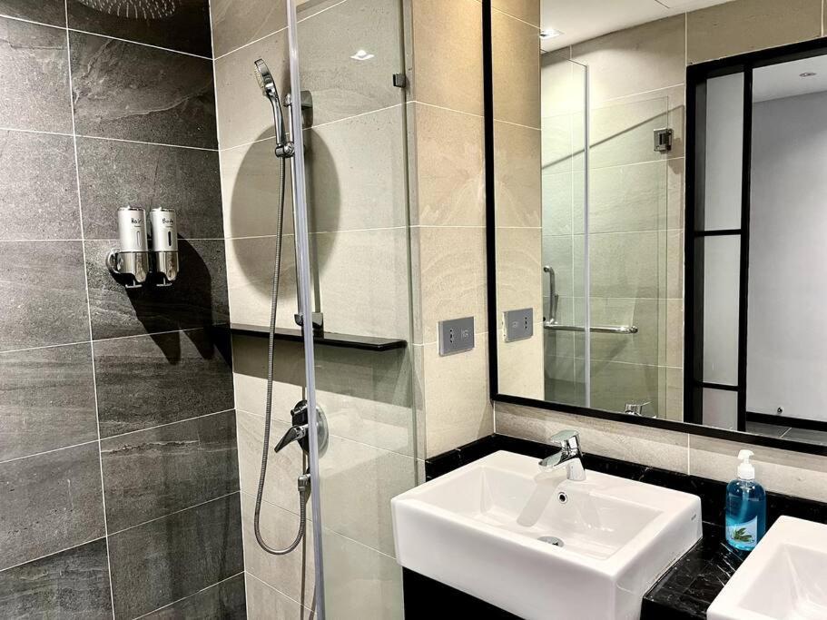קואלה לומפור #23 Kl Towel View Twin Bed Suites @ Infinity Pool מראה חיצוני תמונה
