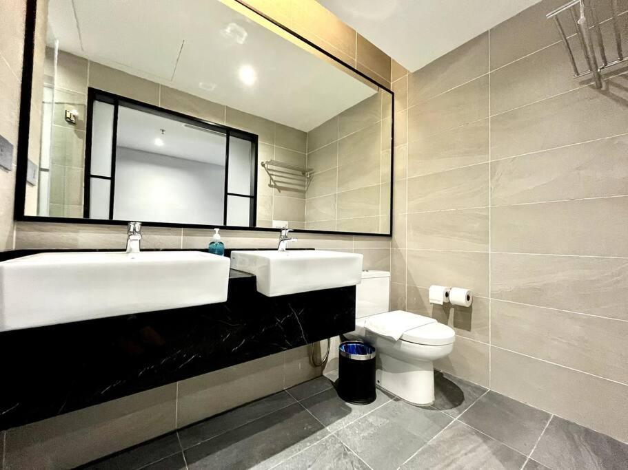קואלה לומפור #23 Kl Towel View Twin Bed Suites @ Infinity Pool מראה חיצוני תמונה