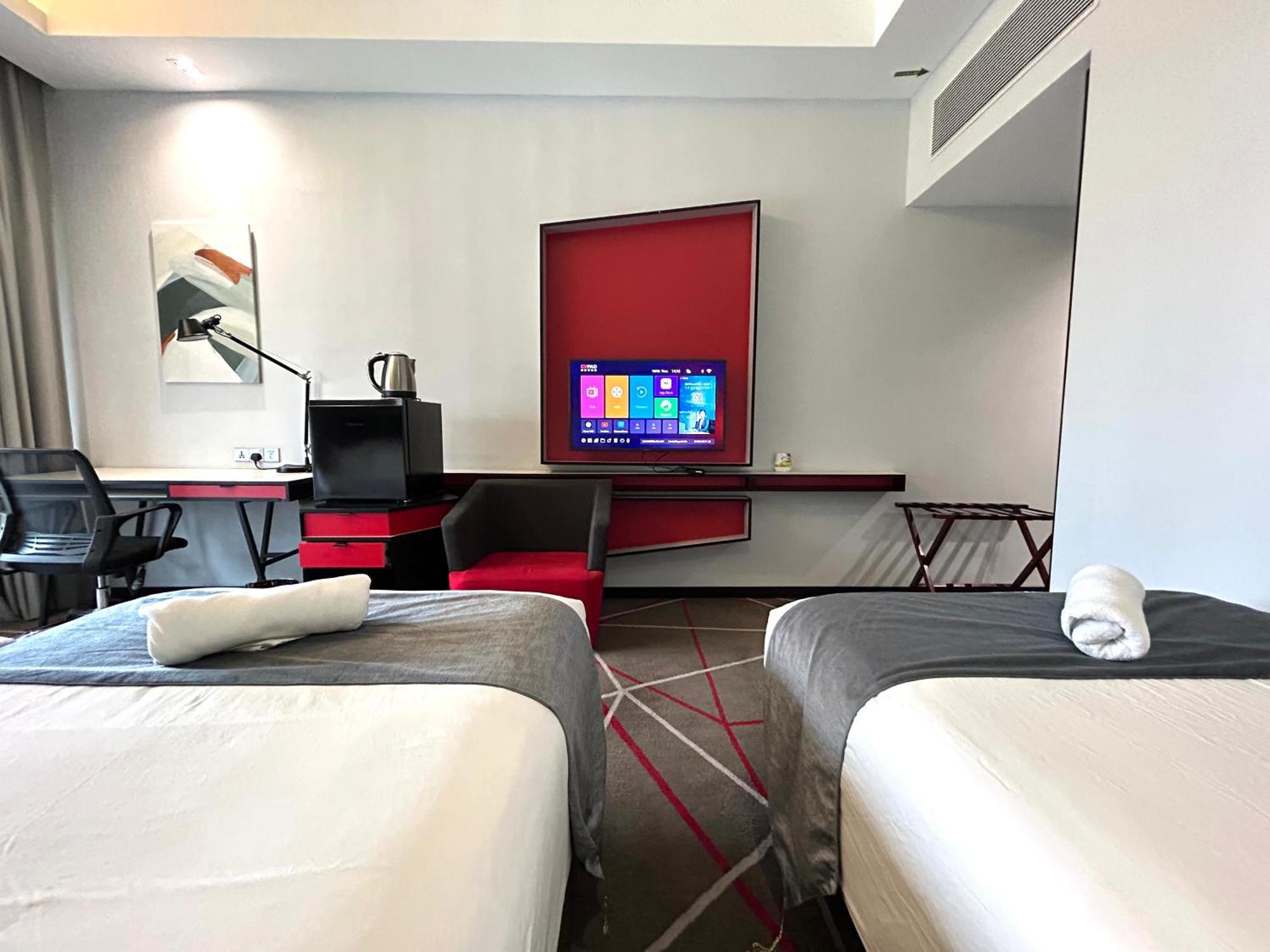 קואלה לומפור #23 Kl Towel View Twin Bed Suites @ Infinity Pool מראה חיצוני תמונה